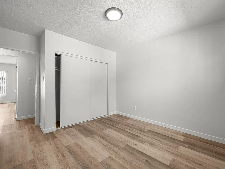 634 W 92nd St — Photo 30