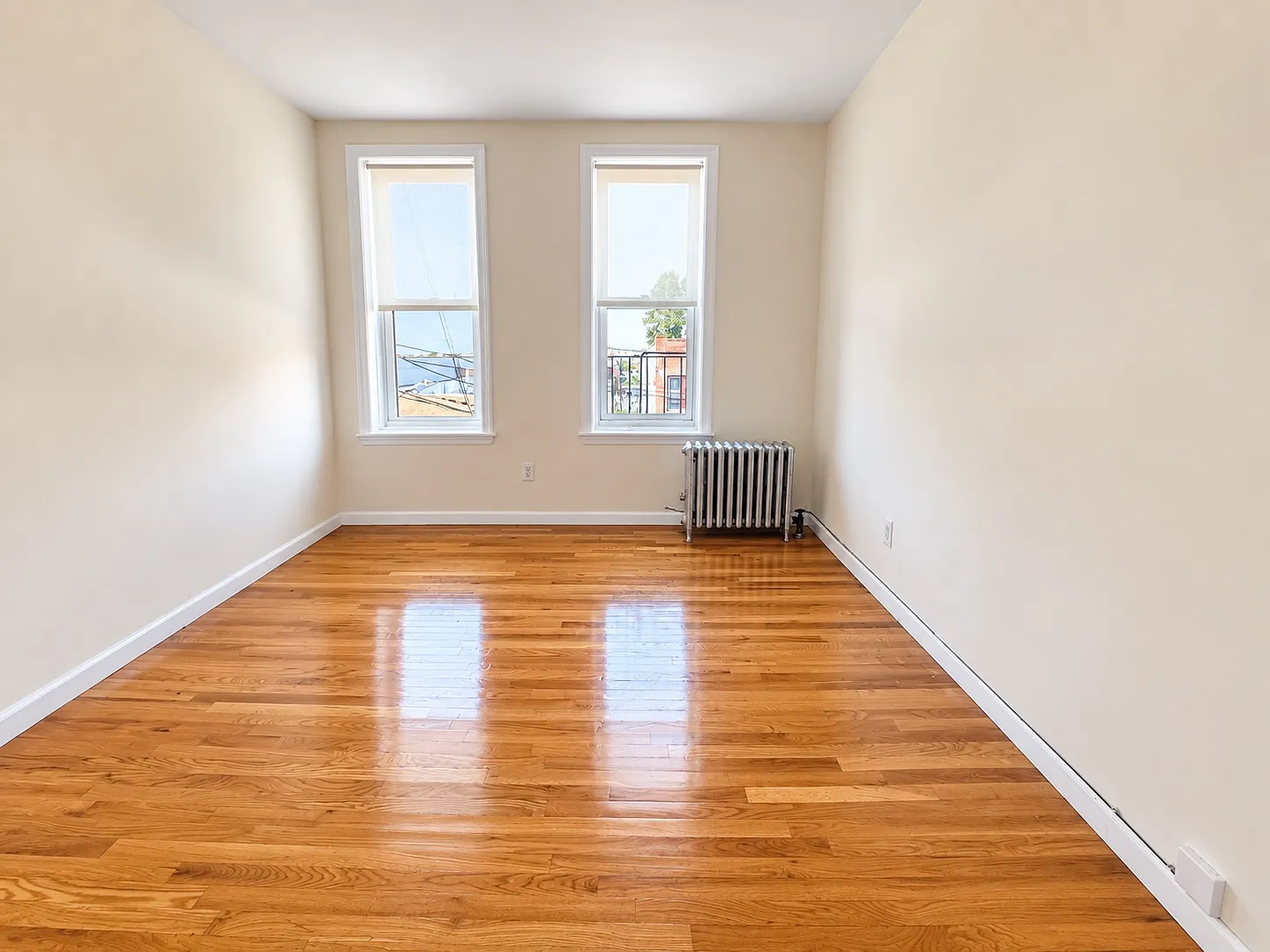 2 bed, 700 sqft, $2,400 — Photo 4