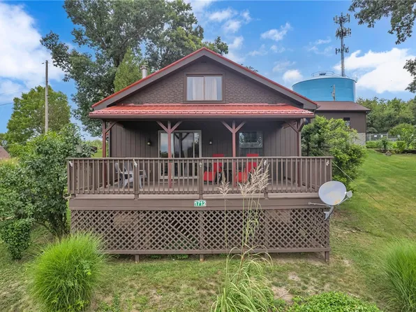 1712 Darlington Rd, Beaver Falls, PA 15010