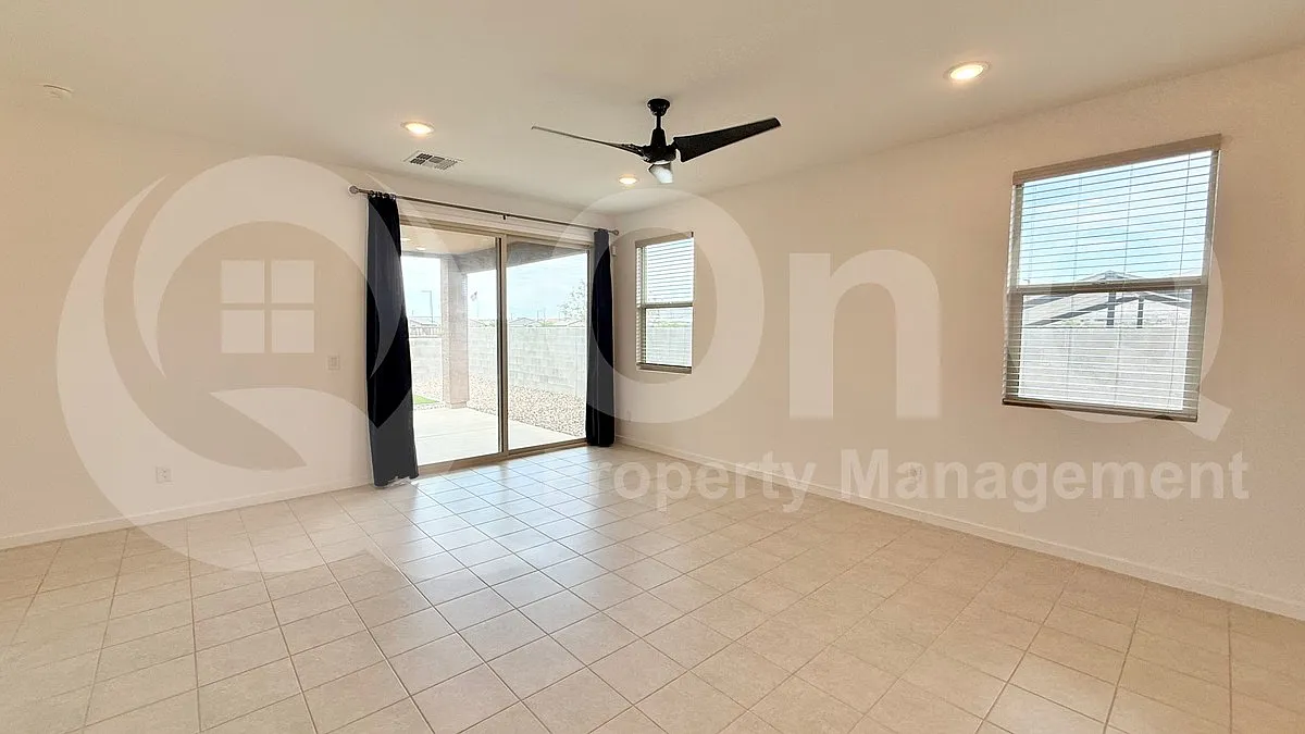 4 bed, 3.0 bath, 2048 sqft, $2,599 — Photo 4