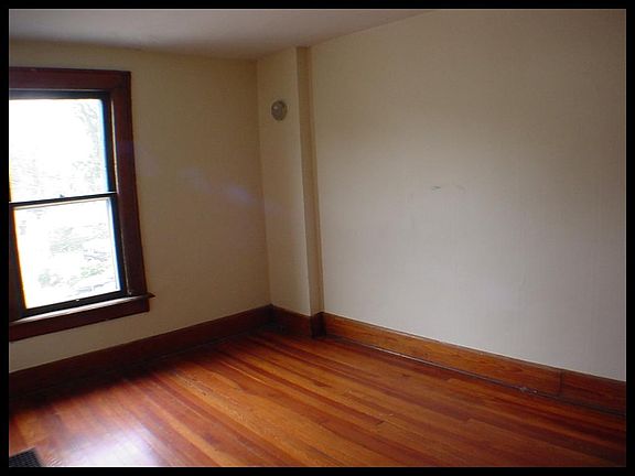 5th image of 2346 East Ave