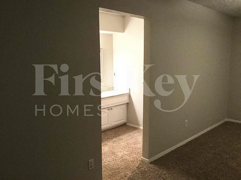 1309 Monterrey Dr — Photo 15