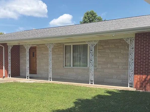 108 Spruce St, Bluffs, IL 62621