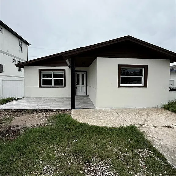 1819 Shore Acres Blvd NE — Photo 1