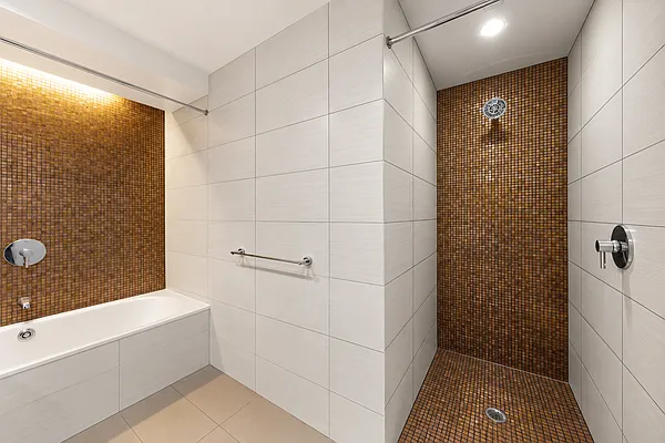 Bathroom, photo 2