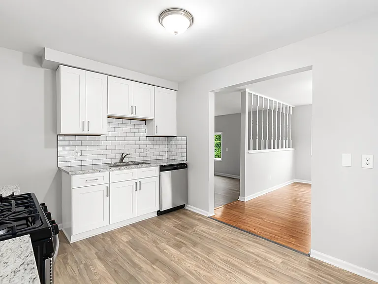 32506 Florence St — Photo 6