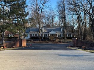 83 Oak Creek Dr, Yorkville, IL 60560