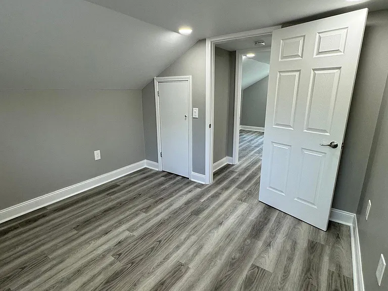 907 Edgevale Ter — Photo 18