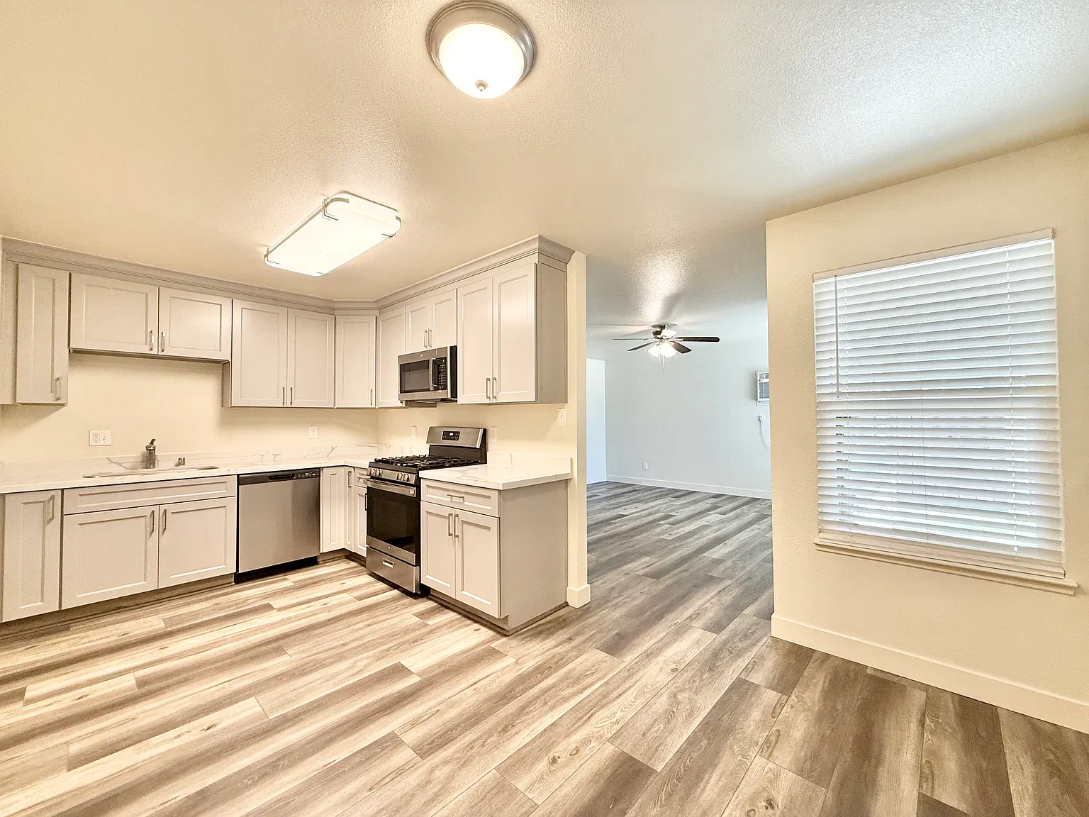 3 bed, $1,975 — Photo 2