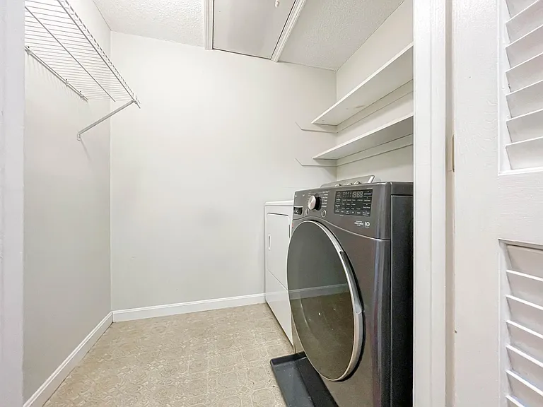 5 Dresden Ct — Photo 58