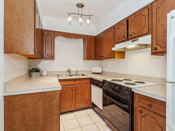 3rd image of 4039 Saratoga Ave APT C221