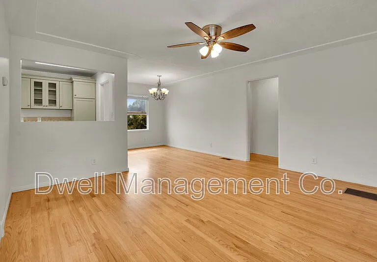 8841 Almond Rd — Photo 2