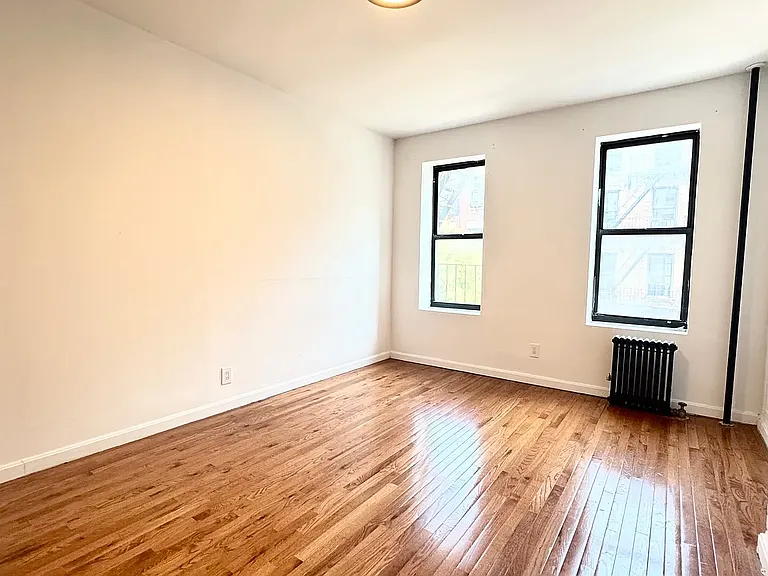 308 E 6th St #5 — Photo 1