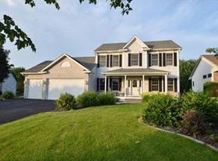 10008 Pin Oak Ct N, Brooklyn Park, MN 55443