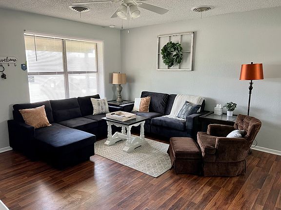 3rd image of 2433 Meadowbrook Dr