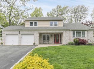 19 Michele Dr, Middletown, NJ 07748