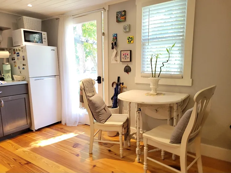 611 Bay Ave #B — Photo 4