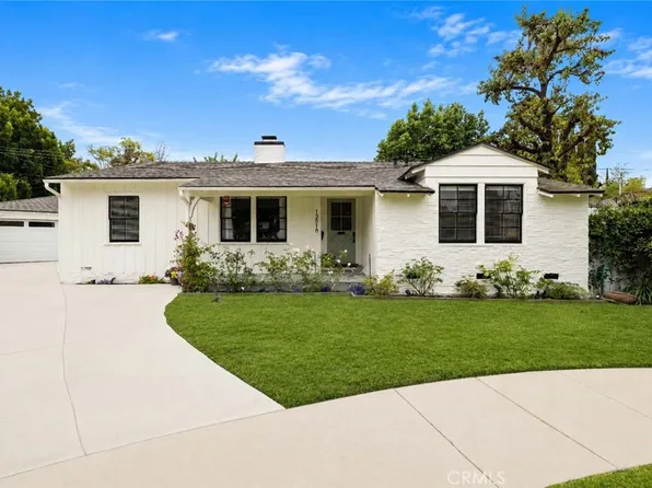13518 Emelita St, Van Nuys, CA 91401