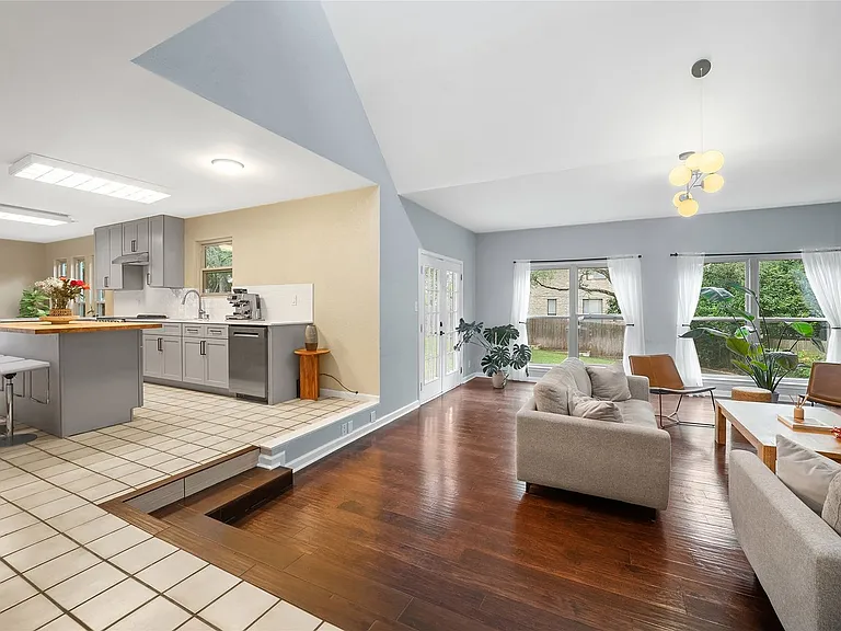 10511 Tweedsmuir Dr — Photo 10