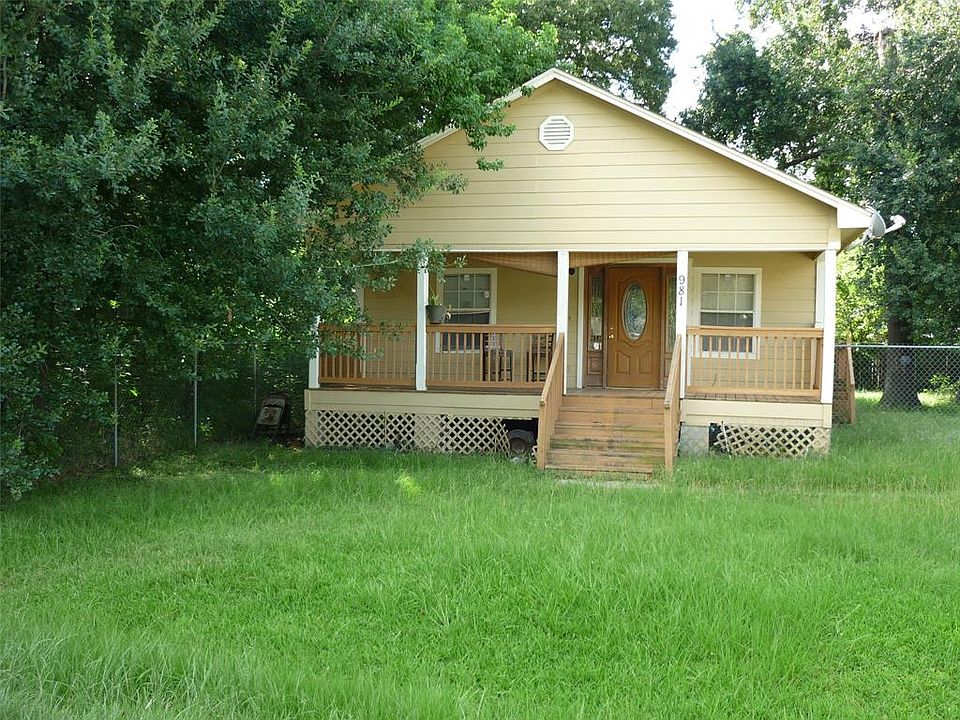 1st image of 985 Reverend B J Lewis Dr