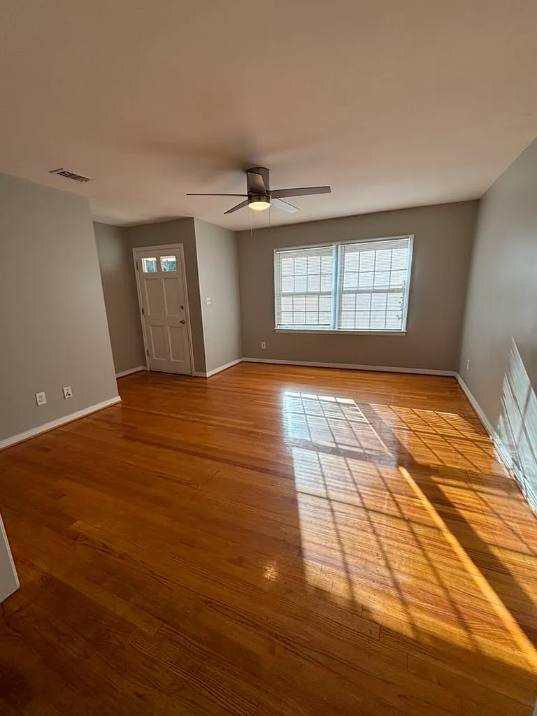 3 bed, 1468 sqft, $1,700 — Photo 2