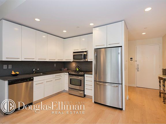 3rd image of 517 W 46th St APT 305