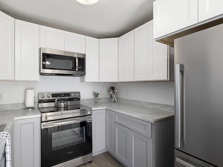 301 Twin Oaks #301 — Photo 3