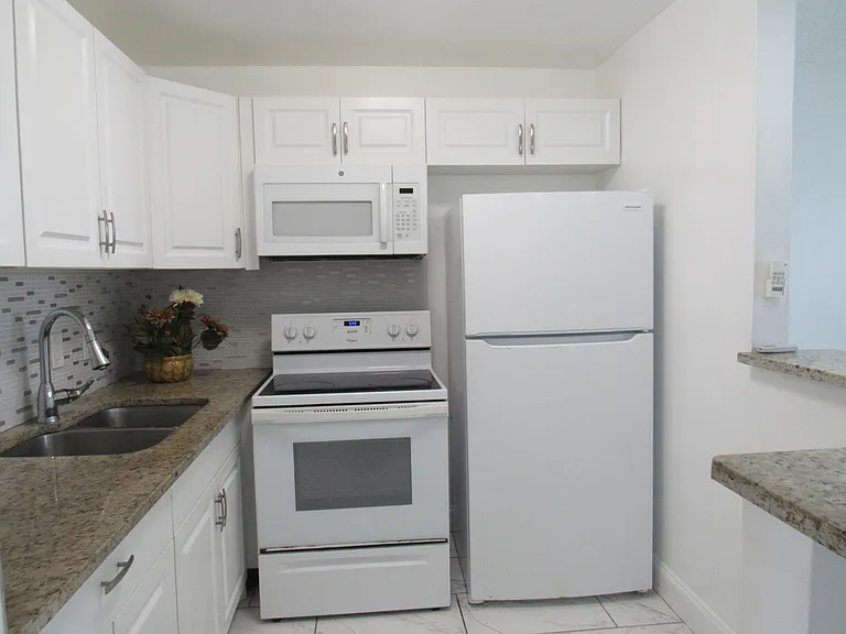 76 Cambridge Rd E #D — Photo 5