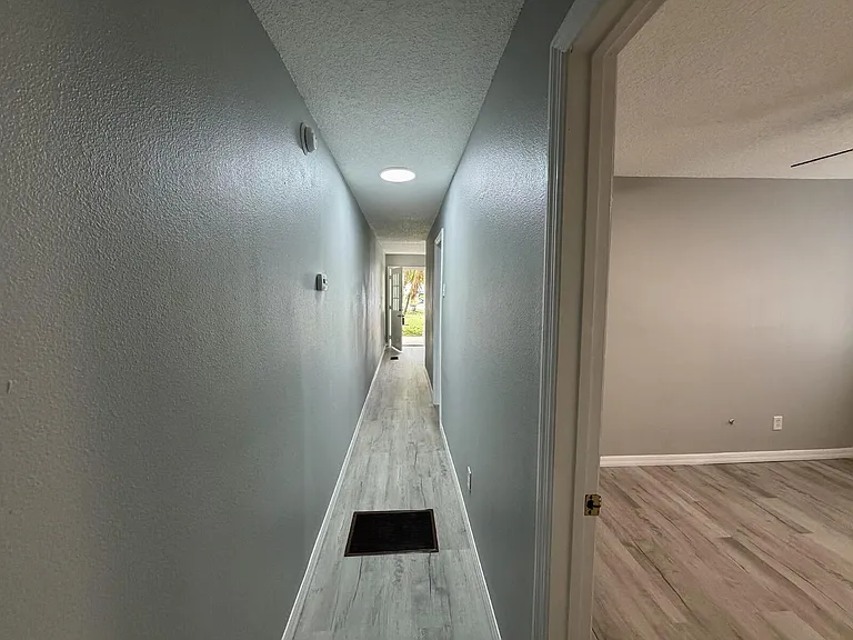 558 E Desoto St — Photo 11