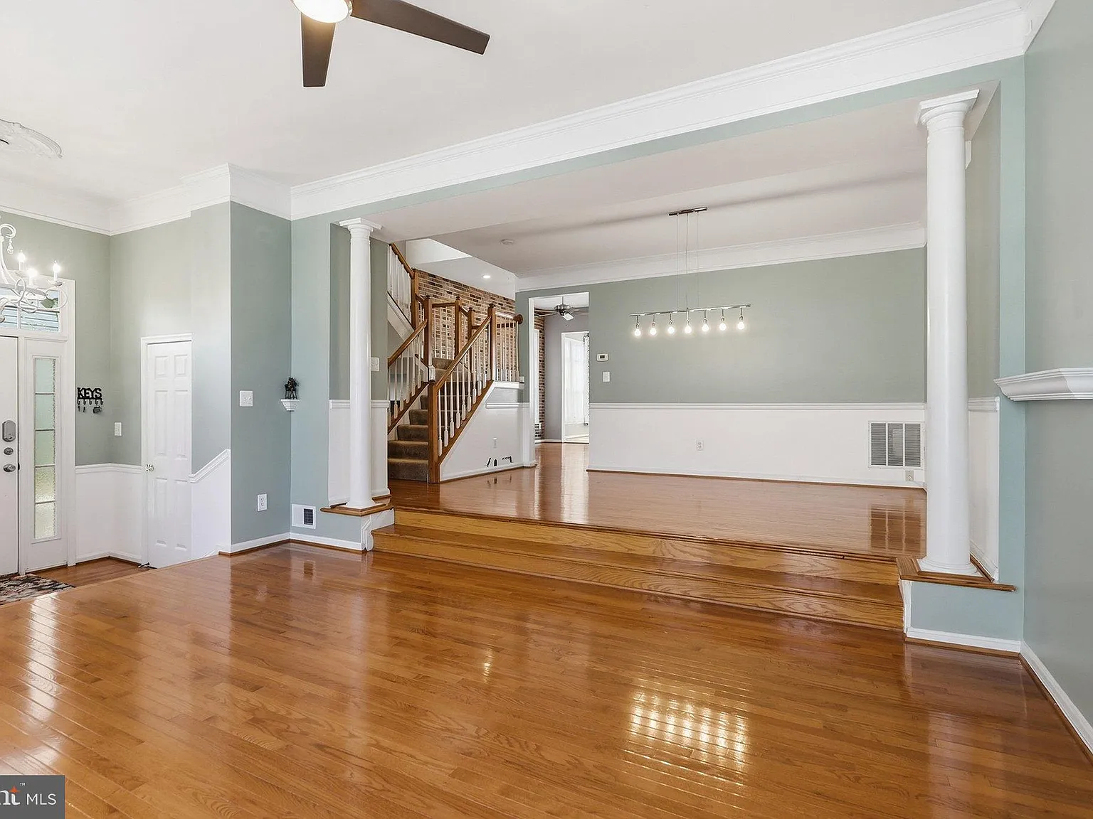 3 bed, 3.5 bath, 2928 sqft, $3,400 — Photo 4