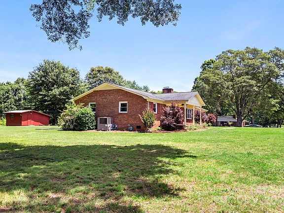 3rd image of 2412 Bramblewood Dr
