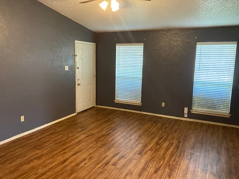 1817 Gracy Farms Ln #A — Photo 2