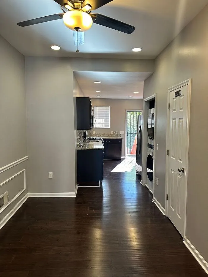 4 bed, 2.5 bath, $2,100 — Photo 2
