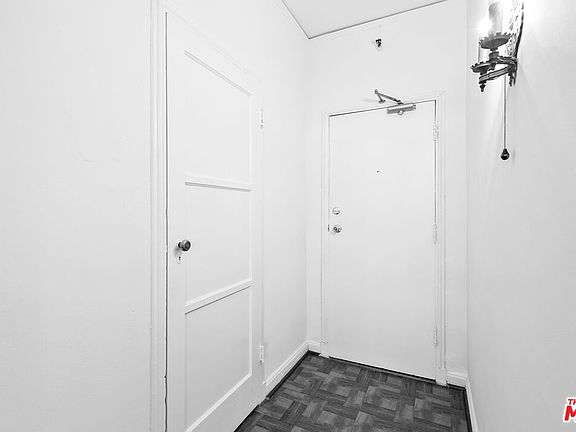 4th image of 634 S Gramercy Pl #704