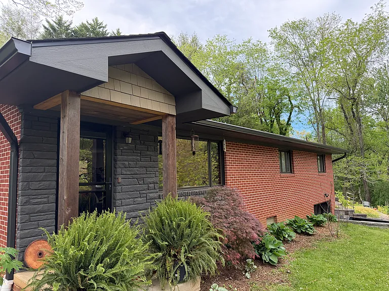 738 Gallimore Rd — Photo 1