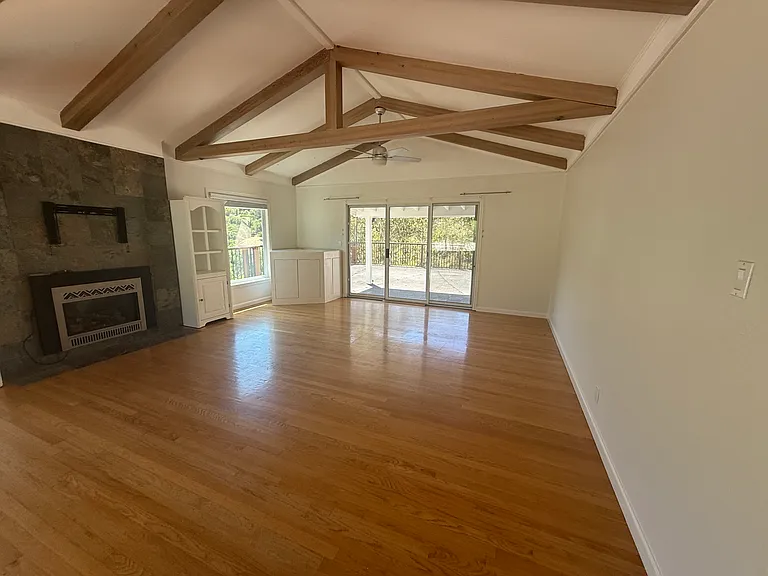 32 Seca Pl — Photo 7