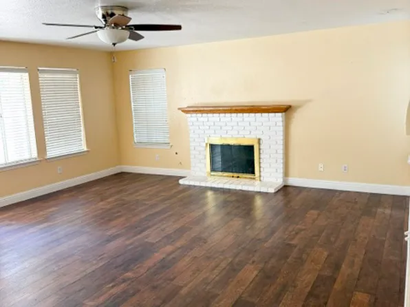 2394 Grapewood Ct, Madera, CA 93637