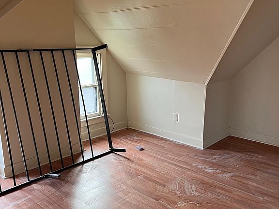 2nd image of 605 Pine Ave #3