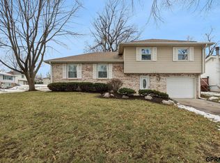 5330 S 105th St, Omaha, NE 68127