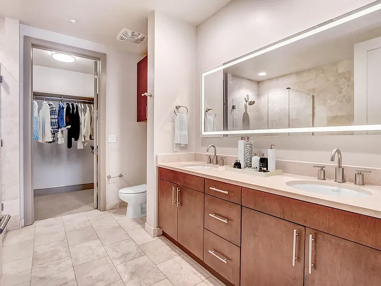 Wilshire Victoria Westwood Apartments — Photo 36