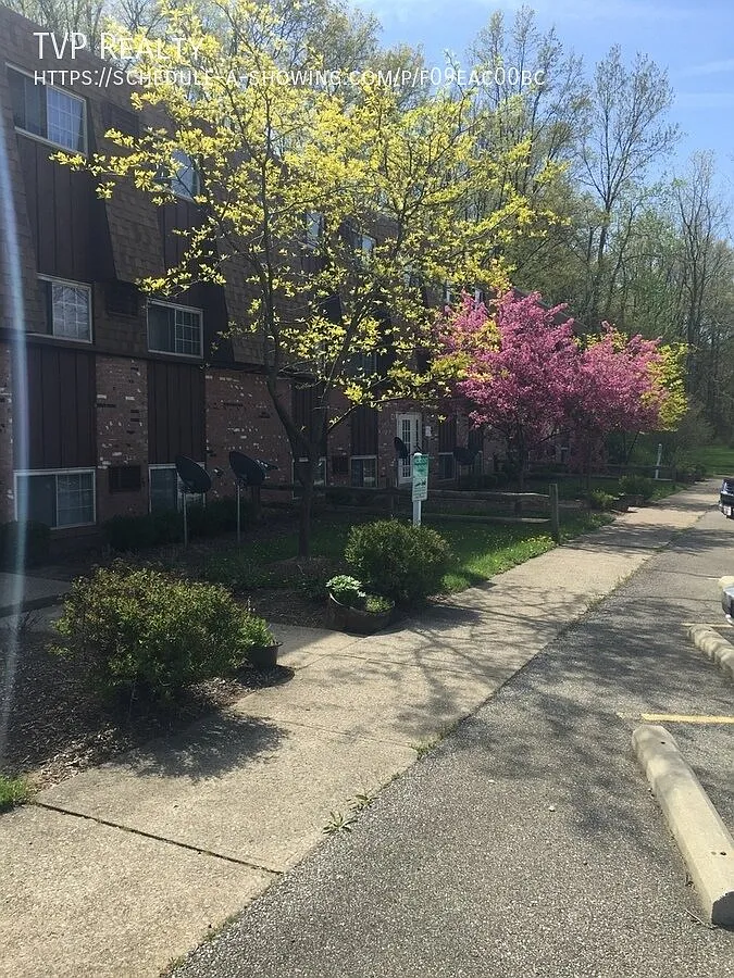 2 bed, 735 sqft, $899 — Photo 1