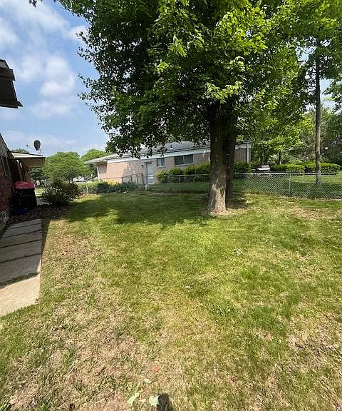 27030 Berkshire Dr — Photo 16