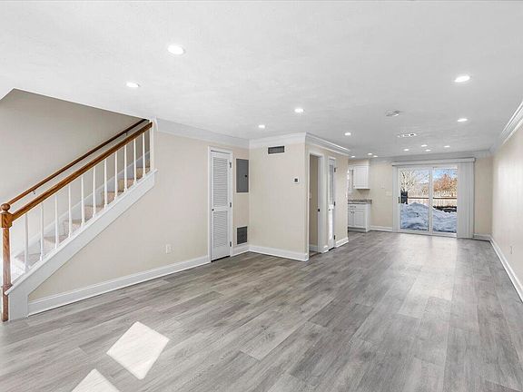 4th image of 8 Captain Cook Lane UNIT 8