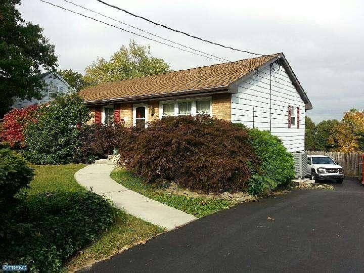 1st image of 115 E Cedar St