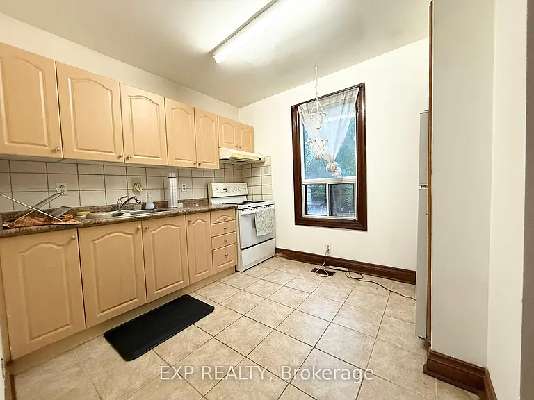 759 Gerrard St E #2 — Photo 3