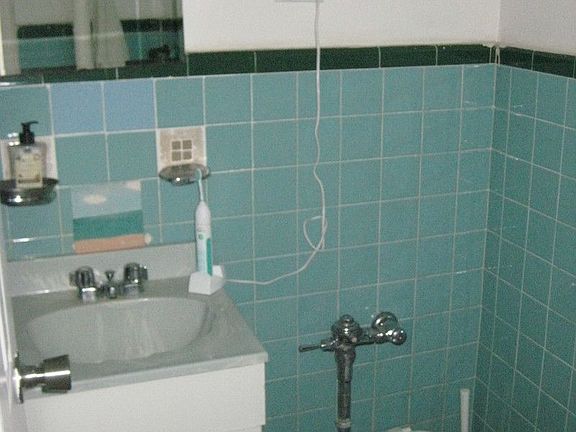 4th image of 302 W 105th St #2R