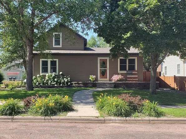 207 W 11th Ave, Chamberlain, SD 57325
