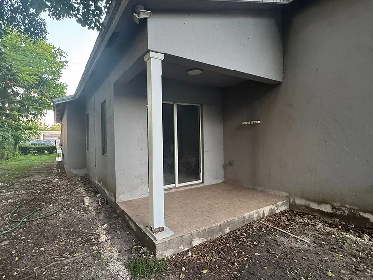 22250 Miami Ave — Photo 13