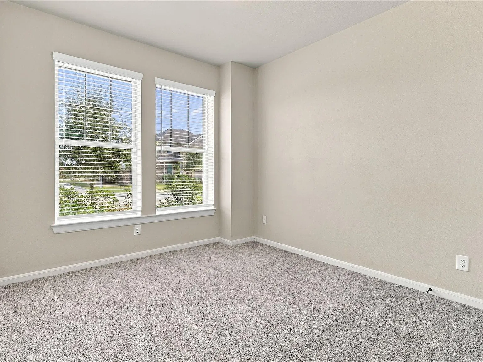 3 bed, 2.0 bath, 1862 sqft, $2,300 — Photo 4