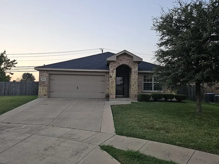 1401 Niagara Falls Ct — Photo 2